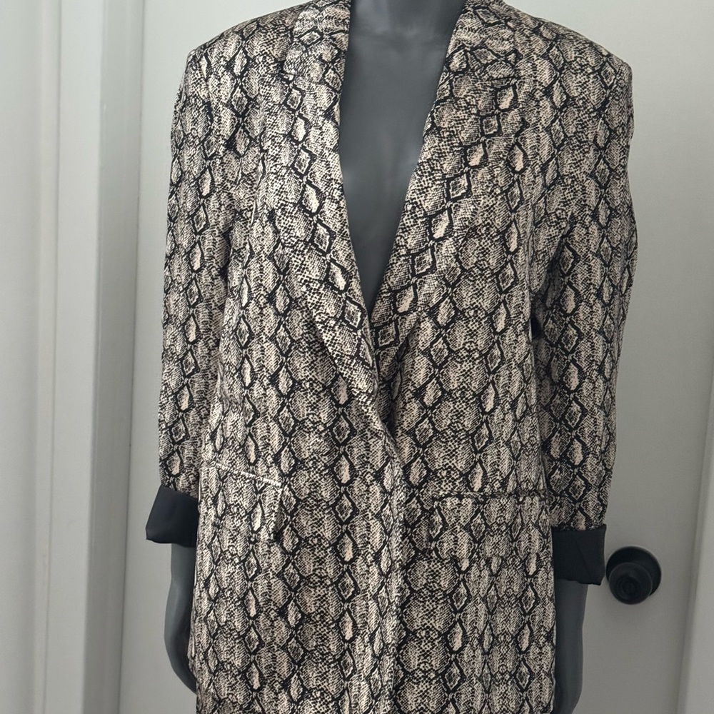 NWT Zara ‘snake skin look’ satin suit - Picture 2 of 6